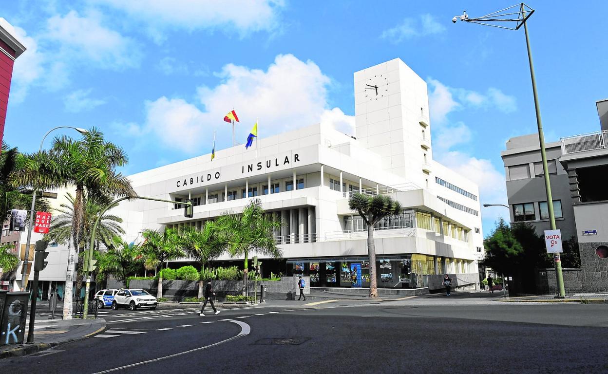 Fachada de la Casa Palacio del Cabildo, en la confluencia de las calles Bravo Murillo y Benito Pérez Galdós. 
