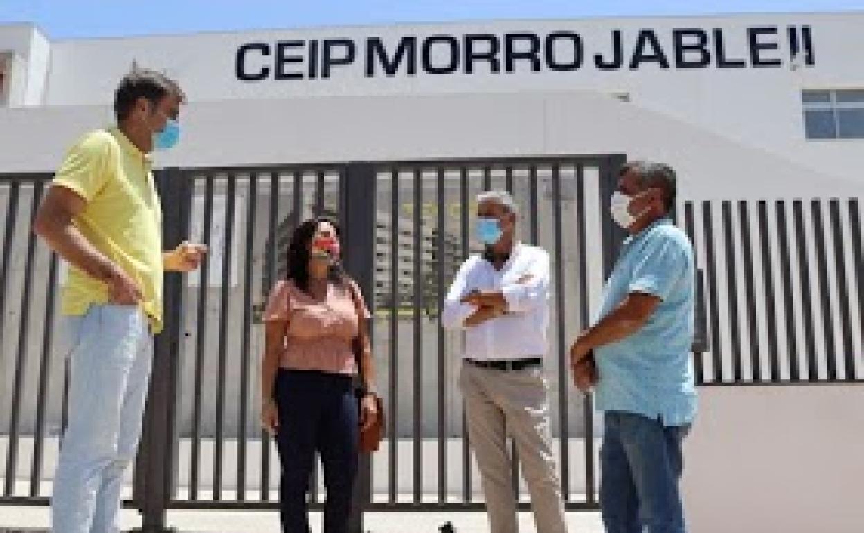Representantes del PP durante una visita al CEIP Morro Jable II 