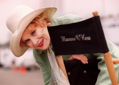 Imagen secundaria 1 - Maureen O'Hara junto a John Wayne en 'El hombre tranquilo', en el año 2000 y con Walter Pidgeon en '¡Qué verde era mi valle!'.