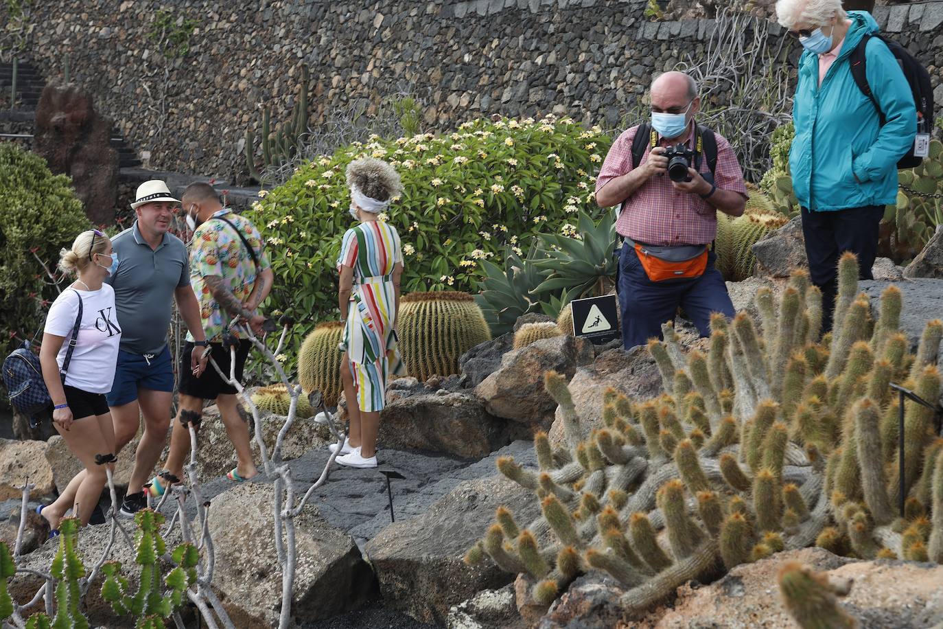 Turistas extranjeros el mes pasado en el Jardín de Cactus de Tahíche, en Lanzarote.