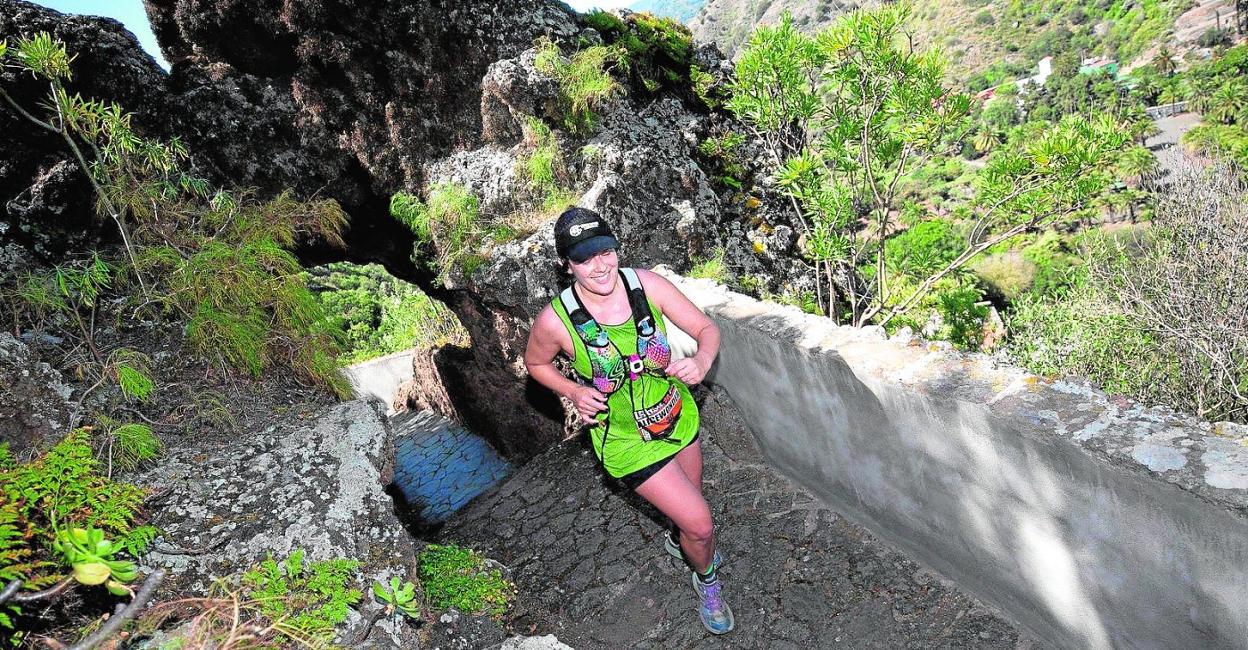 Imagen de una edición anterior de la LPA Trail a su paso por el emblemático punto de conservación natural de Gran Canaria. 