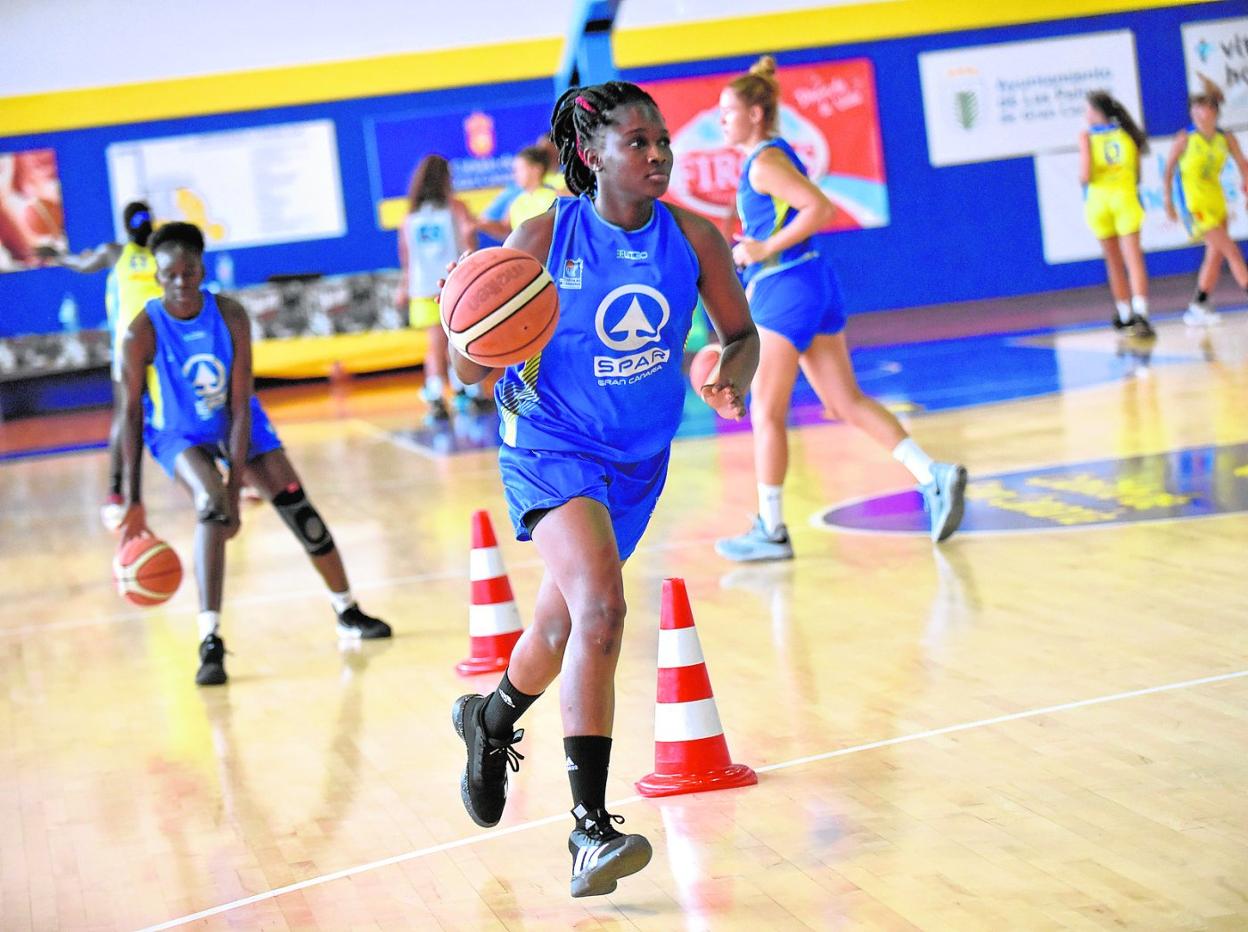 El Club Baloncesto SPAR Gran Canaria trabaja a la espera de la incorporación de las americanas Sparkle Taylor y Kai James. 