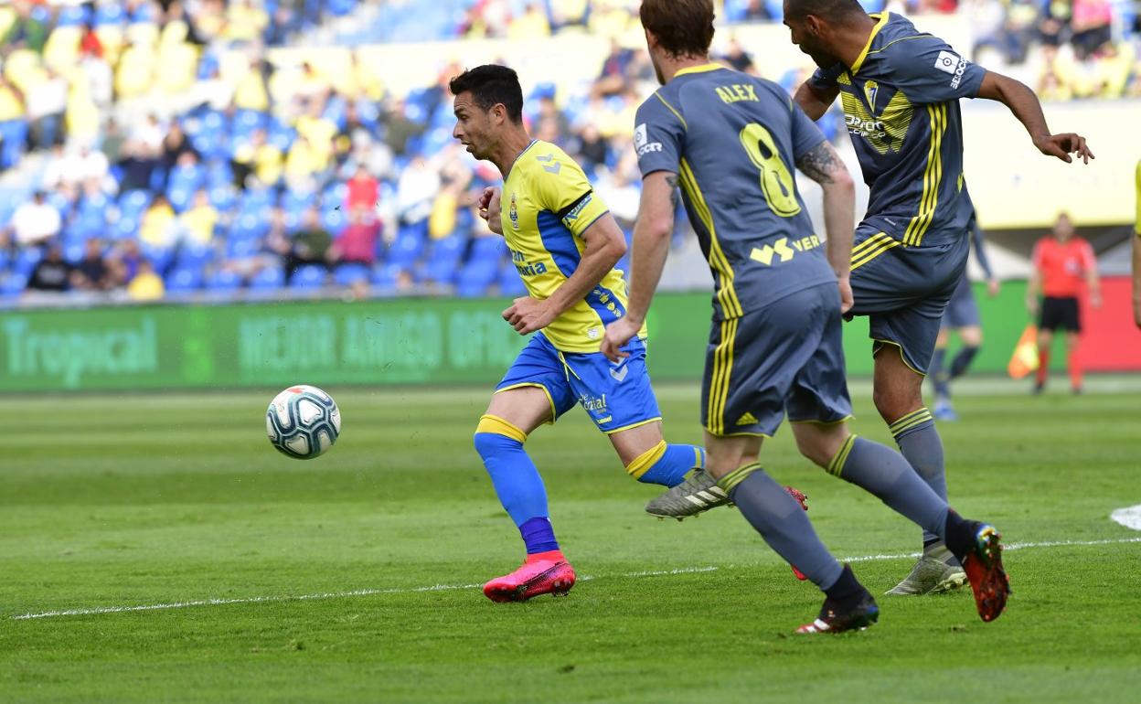 Rubén Castro, en el partido disputado la campaña pasada frente al Cádiz en el Gran Canaria. 