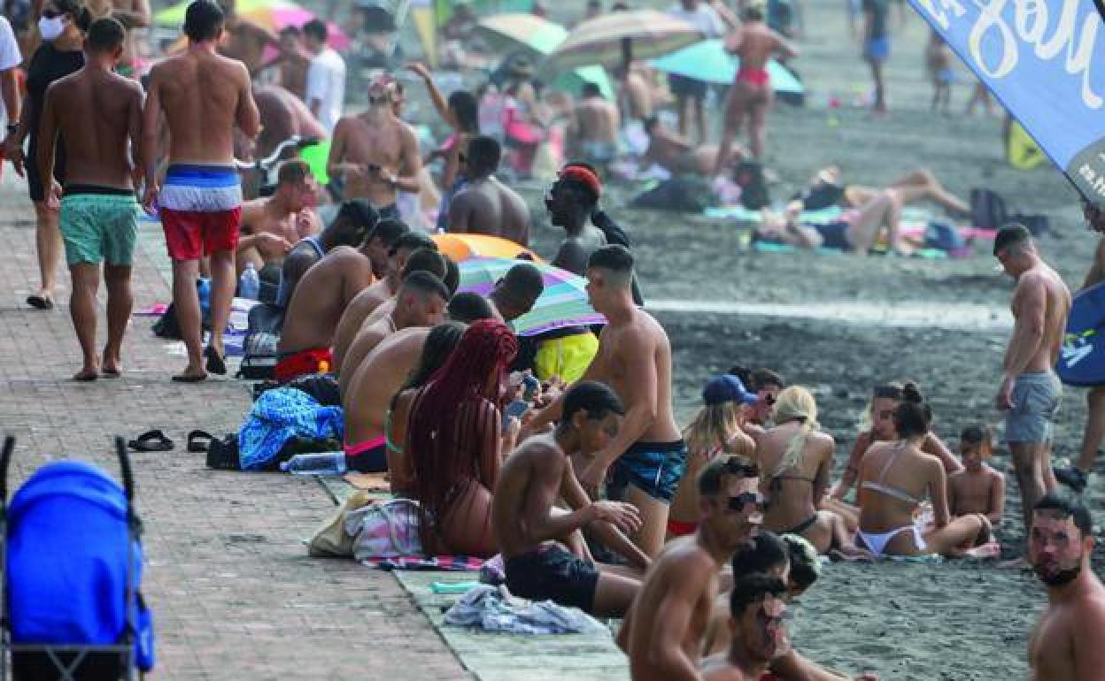 Aspecto que ofrecía el pasado fin de semana la zona bajo la pasarela de La Cícer, en Las Canteras. 