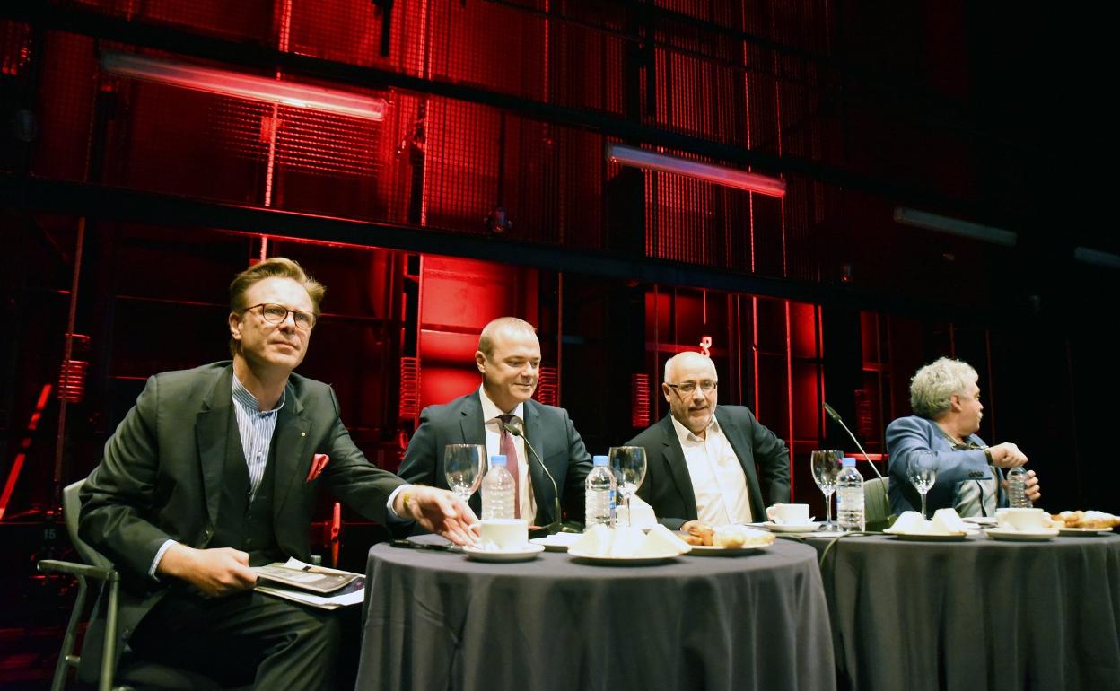 De izquierda a derecha, Tilman Kuttenkeuler, Augusto Hidalgo, Antonio Morales y Manuel Benítez, en 2018, en la presentación de la temporada de la Fundación Auditorio Teatro. 
