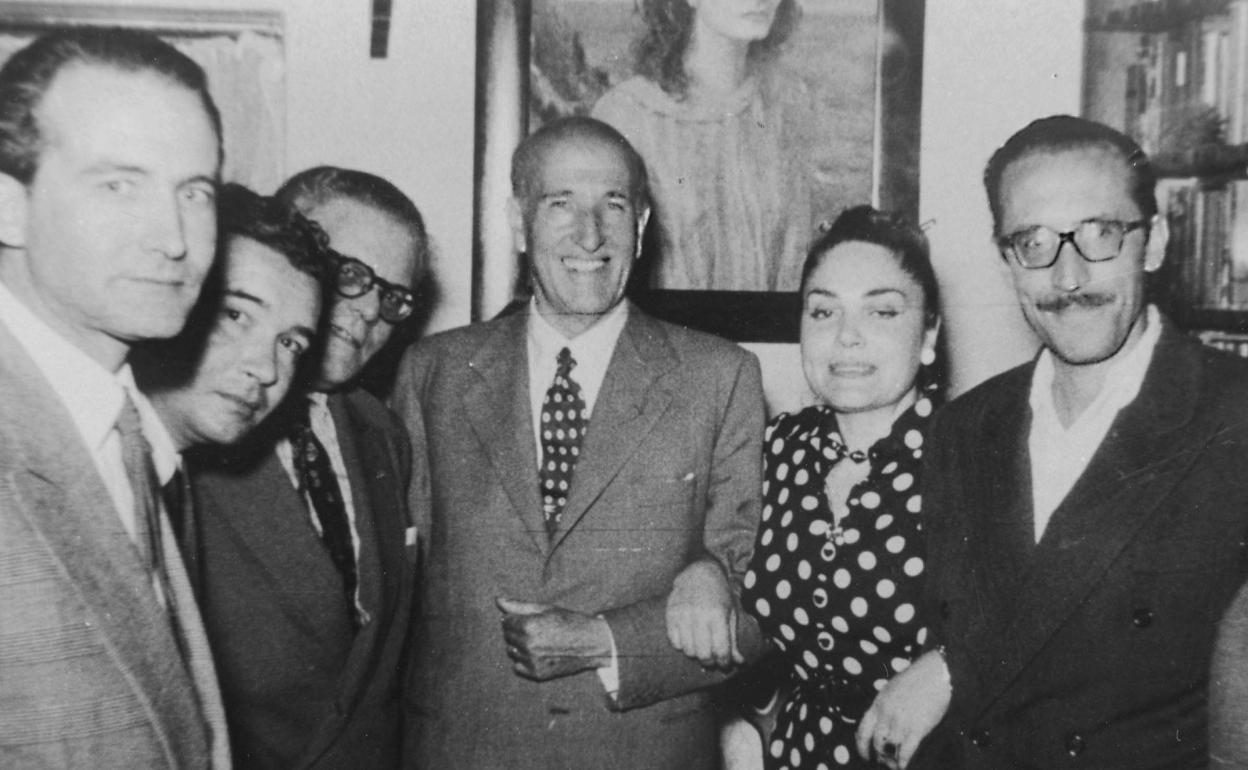 Pedro Lezcano, a la derecha, en una agasajo a Vicente Aleixandre.