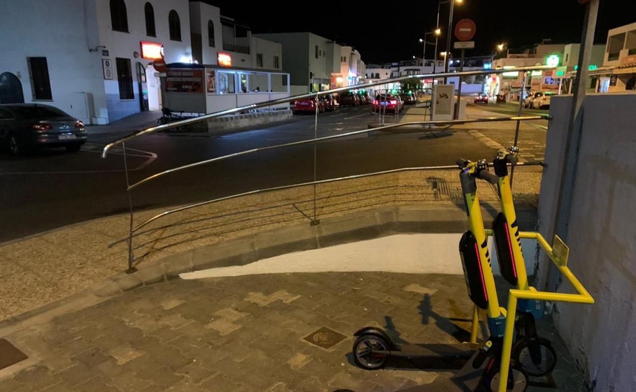 Patinetes en Playa Blanca. 