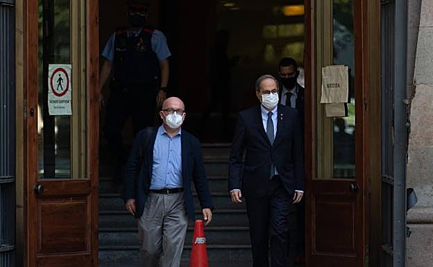 Quim Torra, junto a su abogado Gonzalo Boye, a su salida del Tribunal Superior de Justicia de Cataluña