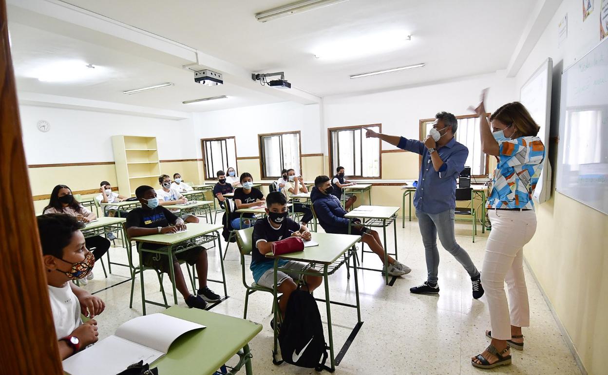 Imagen de archivo, y sin relación con la información, de un aula del IES Alonso Quesada de la capital grancanaria del inicio del curso. 