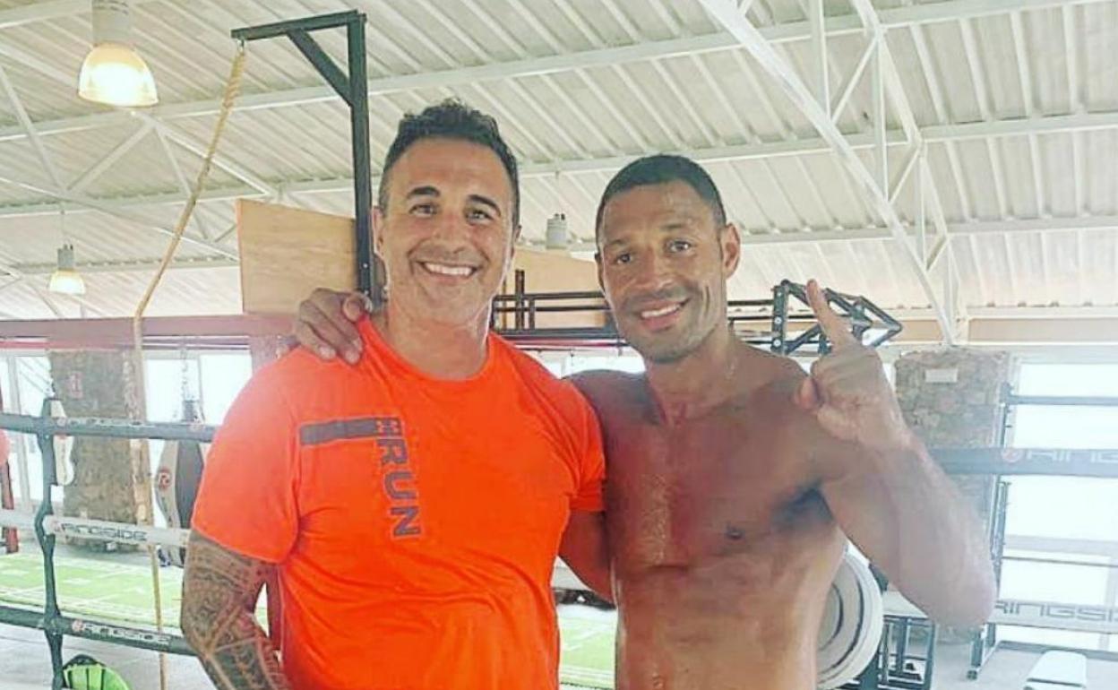 Carlos Formento y Kell Brook, días atrás en Caleta de Fuste. 