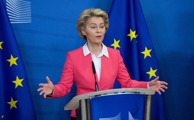 La presidenta de la Comisión Europea, Ursula von der Leyen, explica los acuerdos adoptados el jueves. 