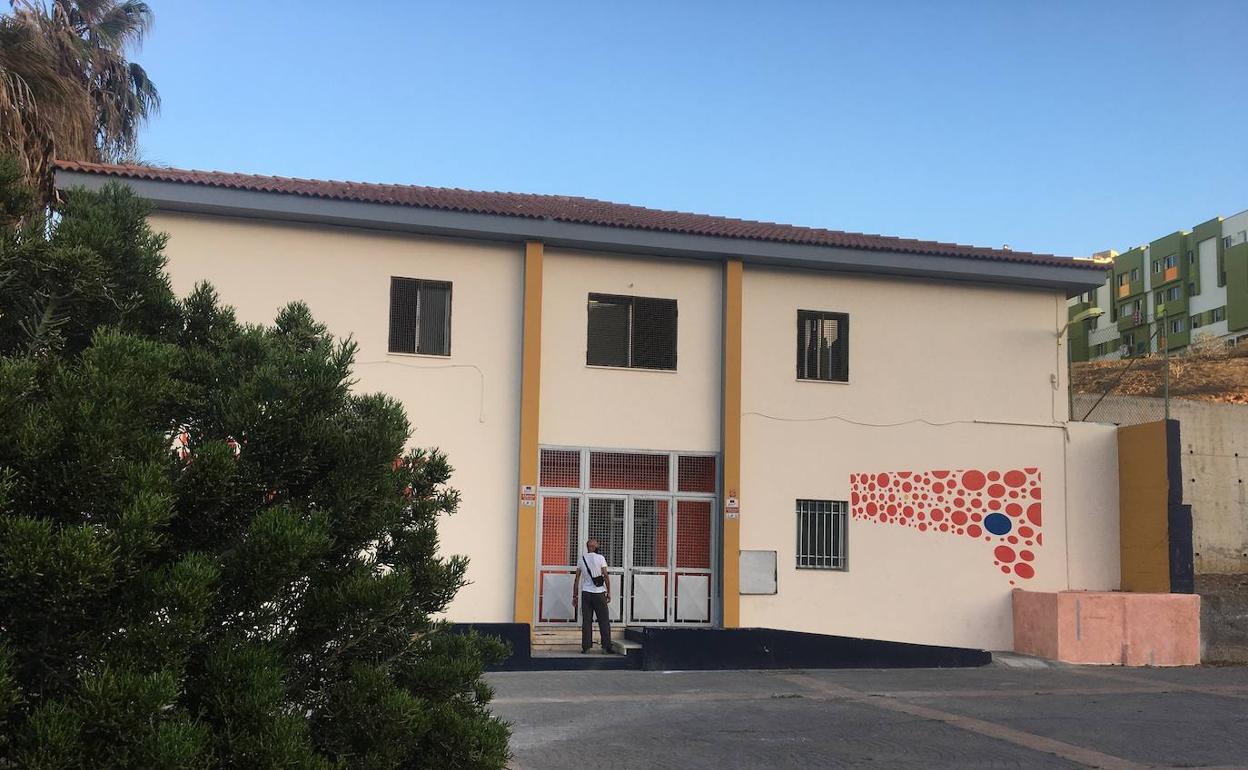 Fachada del antiguo RAM Pedro Lezcano que ya acoge el albergue de los sintecho. 