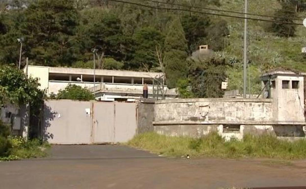 Imagen del acuartelamiento Las Canteras, La Laguna, en la que se observa el mal estado en el que se encuentra la instalación militar. 