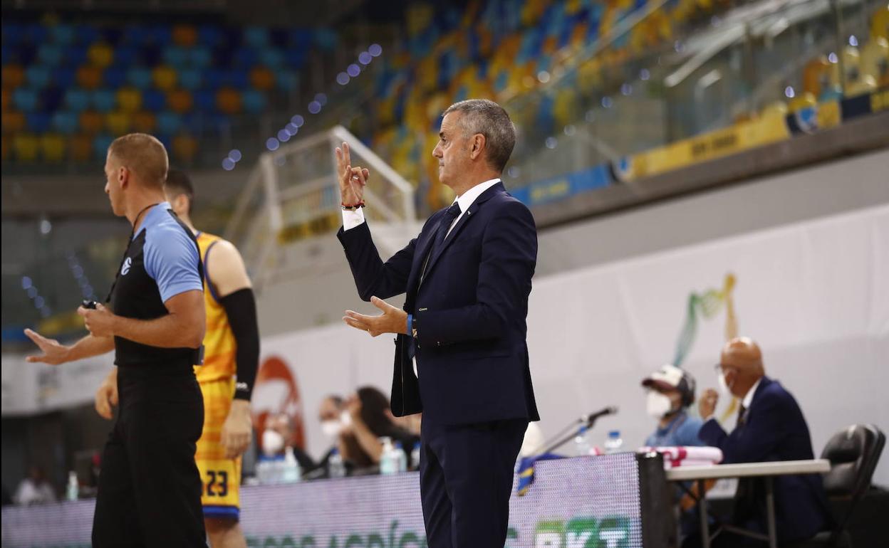 Fisac espera ir compactando a su equipo con el paso de las jornadas. 