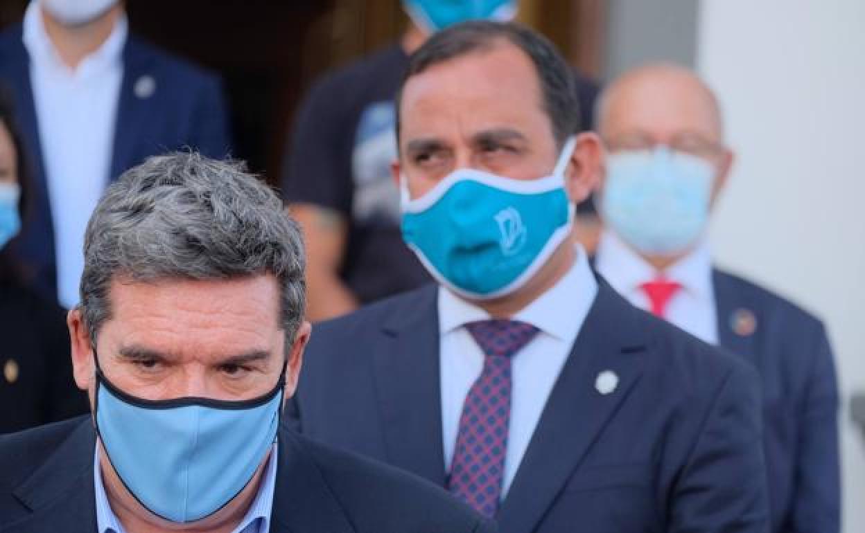 El ministro Escrivá y Blas Acosta, el sábado antes de la reunión de la que se salió. 