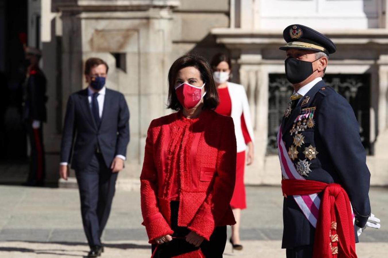 La ministra de Defensa, Margarita Robles, durante el acto militar que celebrado en la plaza de la Armería del Palacio Real