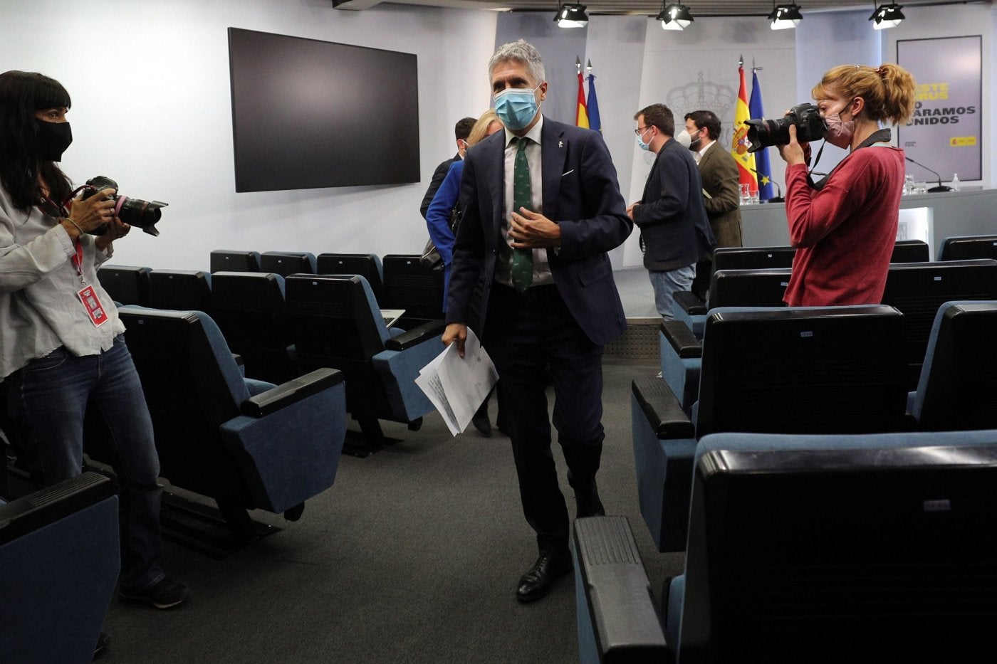 El ministro de Interior, Fernando Grande-Marlaska, tras una rueda de prensa en Moncloa. 