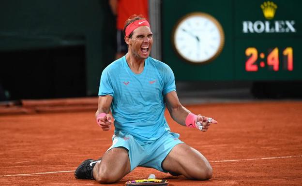Rafa Nadal, tras proclamarse campeón de Roland Garros por decimotercera ocasión. 