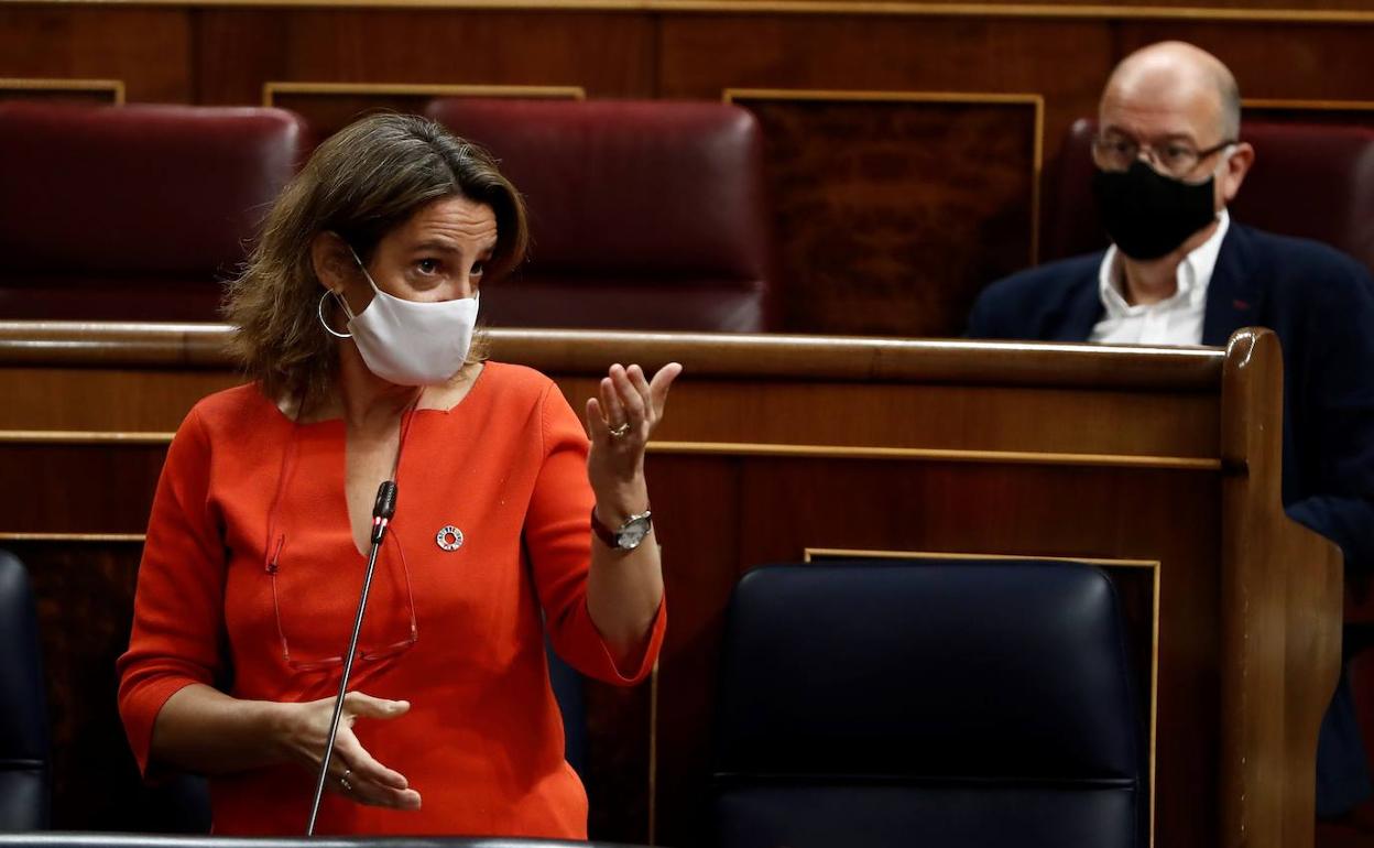 La ministra de Economía, María Jesús Montero, ayer en el Congreso. 