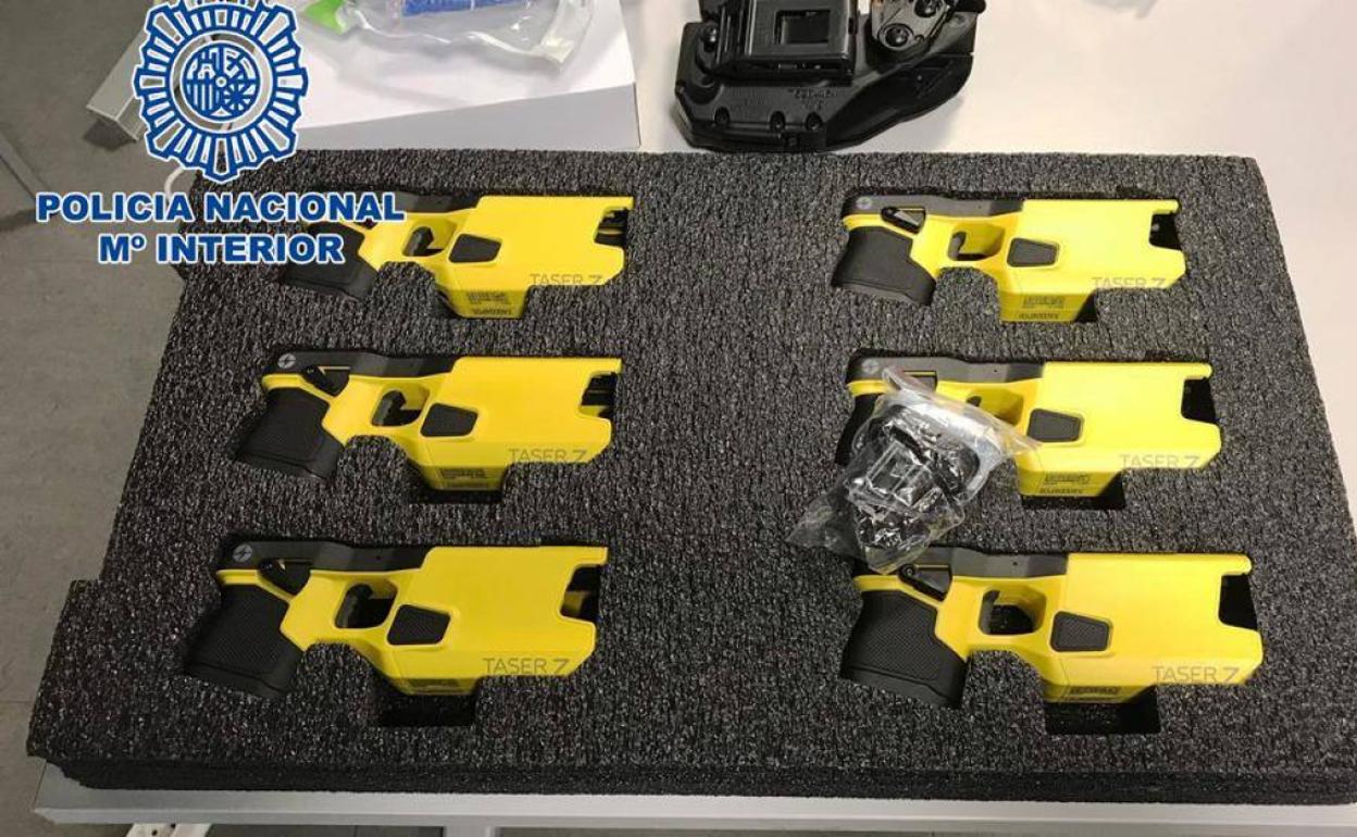 La Policía Nacional integra las pistolas eléctricas dentro de su armamento