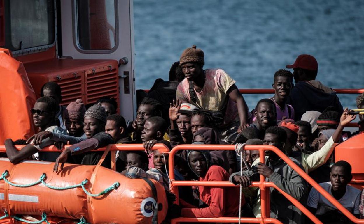 Salvamento Maritimo rescató este sabado a 199 personas que viajaban en 