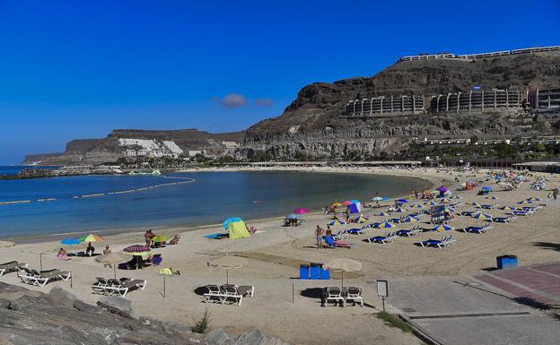 Imagen de la playa de Amadores. 
