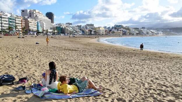 Canarias se promociona como el «único lugar seguro» para escapar en invierno