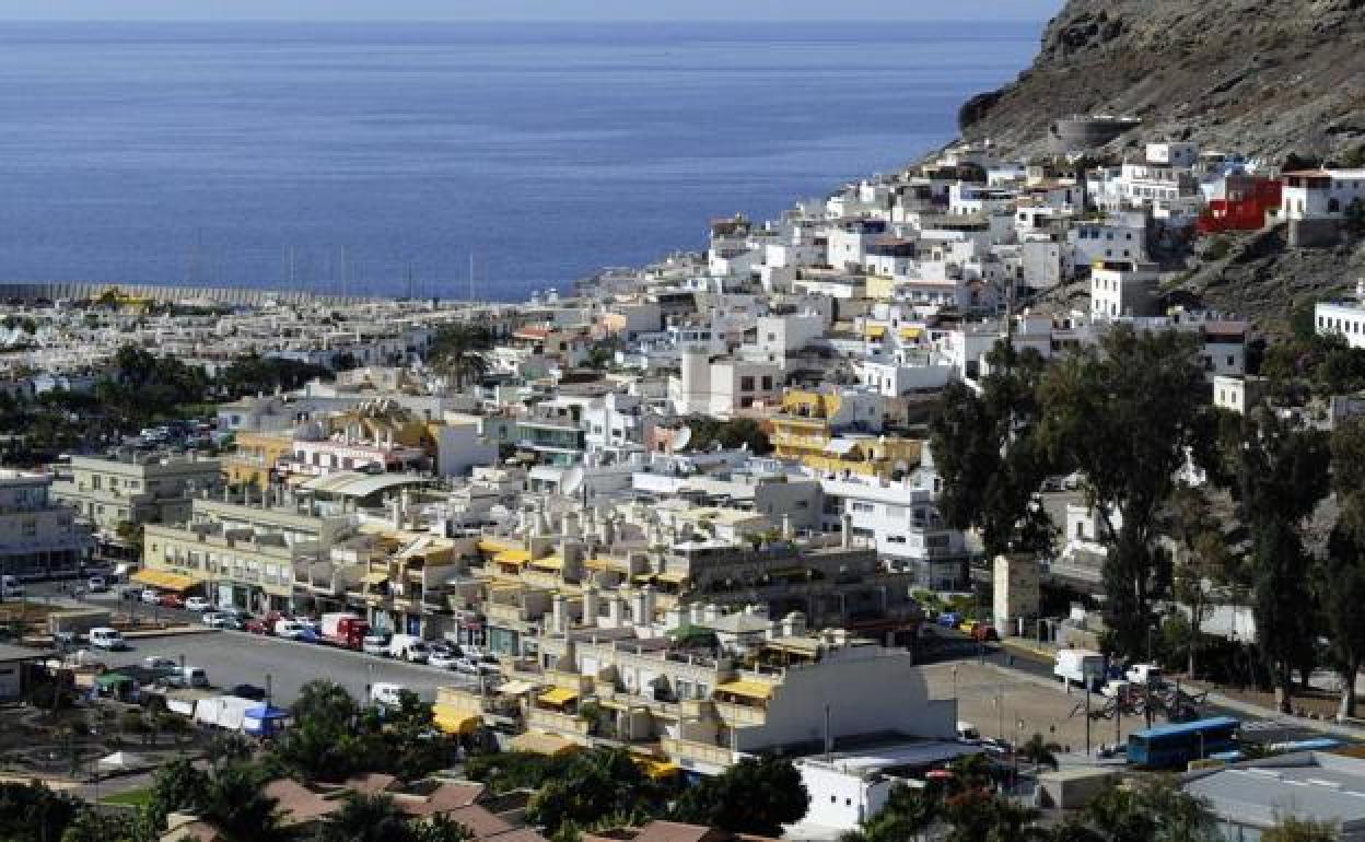 Vista del pueblo de la playa de Mogán. 