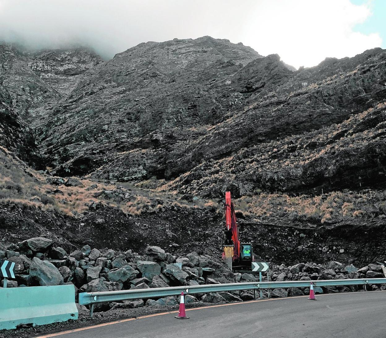 Canarias intentará un acuerdo para que Madrid abone la deuda en carreteras. 