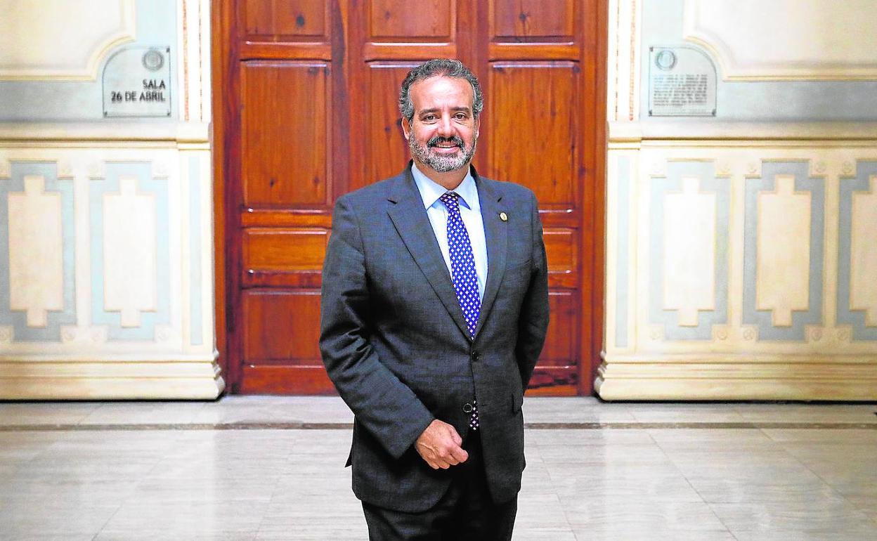 El rector de la ULPGC Rafael Robaina. 