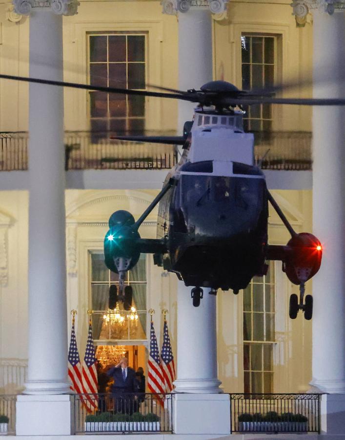Donald Trump regresa a la Casa Blanca en helicóptero tras superar el coronavirus