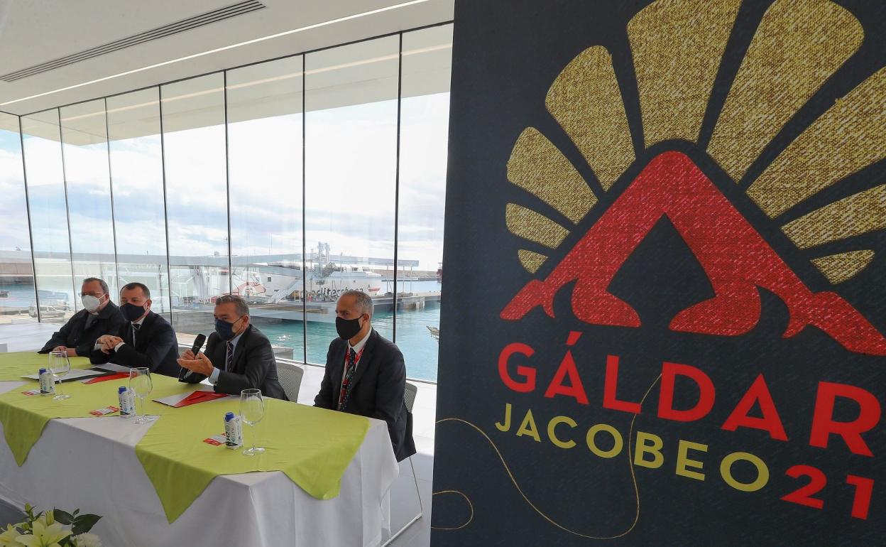 Manuel Reyes, Teodoro Sosa, Paulino Rivero y Evelio Sosa, ayer en la sede de Armas. 