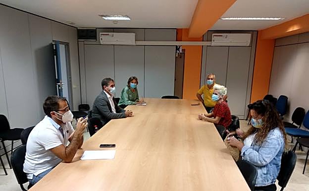 Los 187 despedidos de Limpieza piden al Ayuntamiento una solución negociada