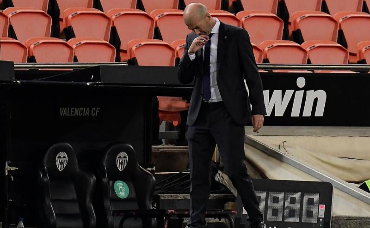 Zidane, durante un momento del Valencia-Real Madrid.