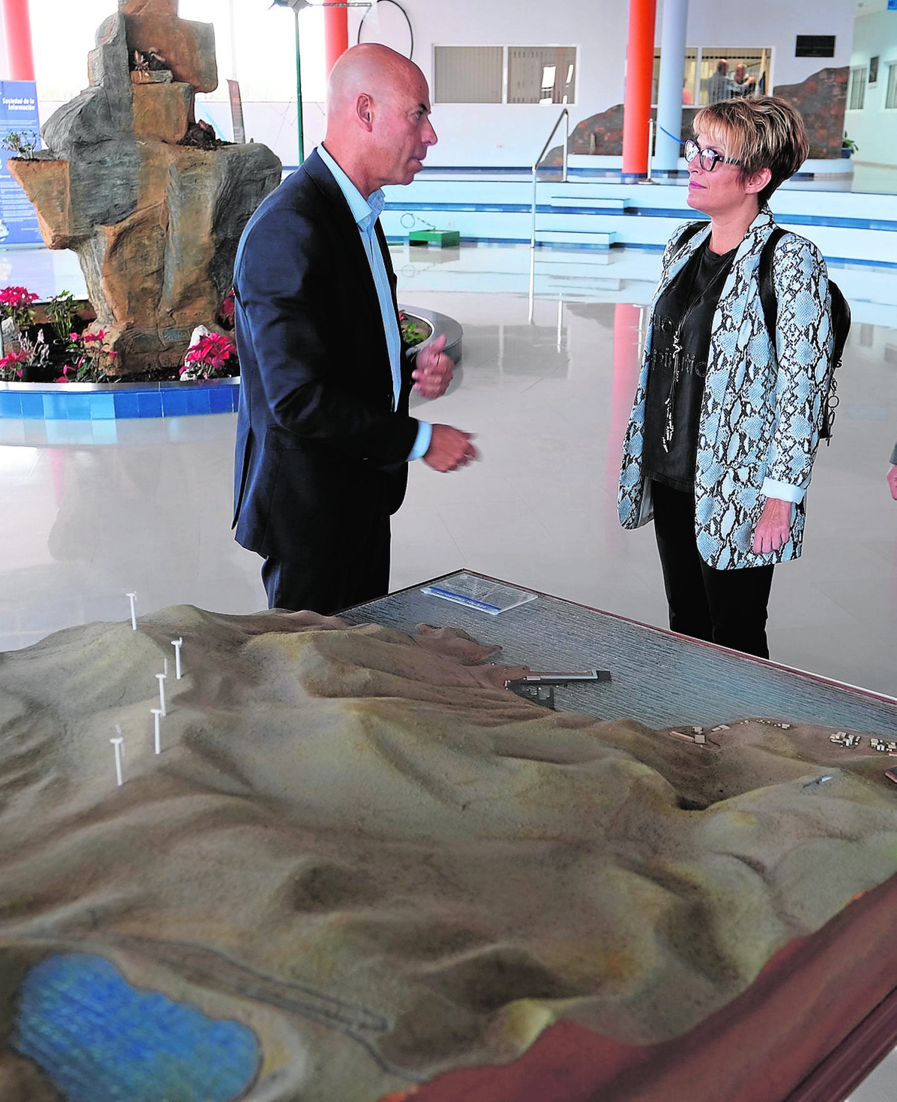 Imagen de archivo que recoge explicaciones a la consejera de Economía sobre uno de los proyectos del ITC. 