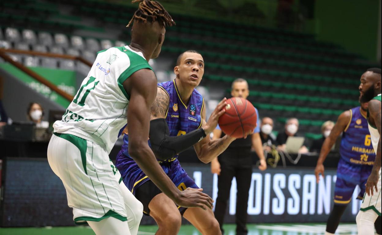 Los claretianos, tras caer el miércoles en París, esperan volver hoy a sumar en la EuroCup. 