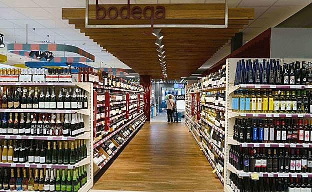 La tienda HiperDino de El Campanario presenta nueva imagen tras invertir 1,9 millones