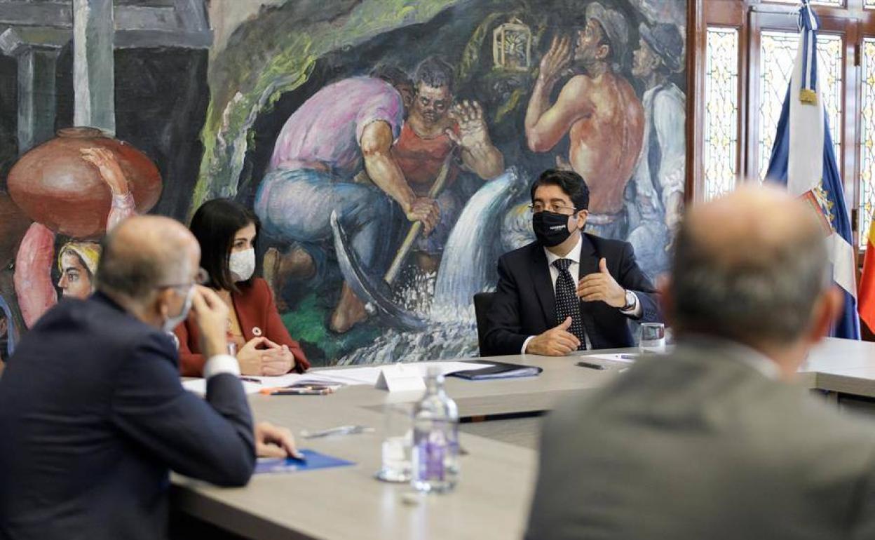 La ministra Carolina Darias mantuvo este jueves un encuentro con el presidente del Cabildo de Tenerife. 