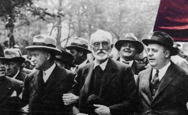 Miguel de Unamuno, durante la manifestación del 1 de mayo de 1931.