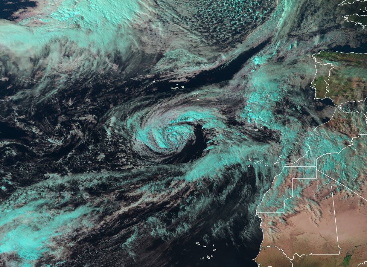 Theta en su avance por el Atlántico