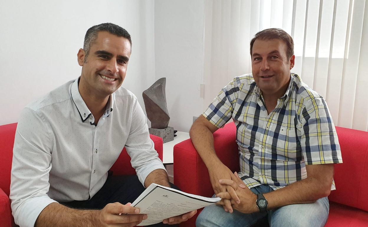 Alexis Tejera, alcalde, y Antonio Rocío, edil de Hacienda. 