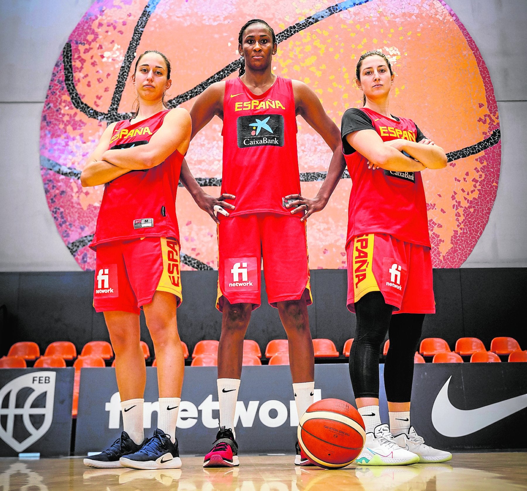 Ambición. Maite Cazorla -izquierda-, Astou Ndour-centro- y Leonor Rodríguez posan para el reportaje de CANARIAS7. 