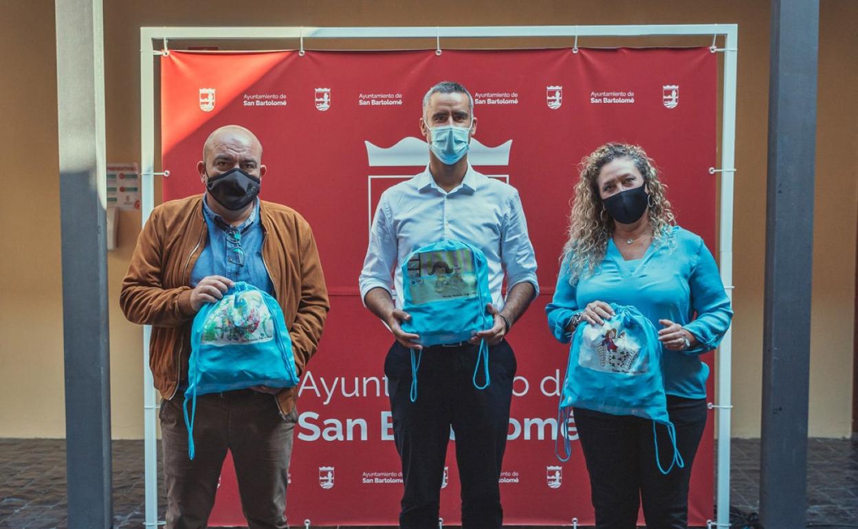 Presentación de mochilas. 