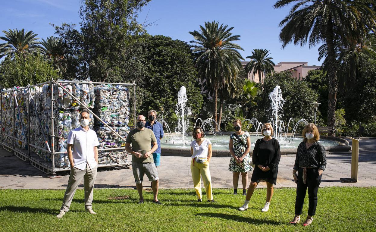 Foto de familia de la exposición. 