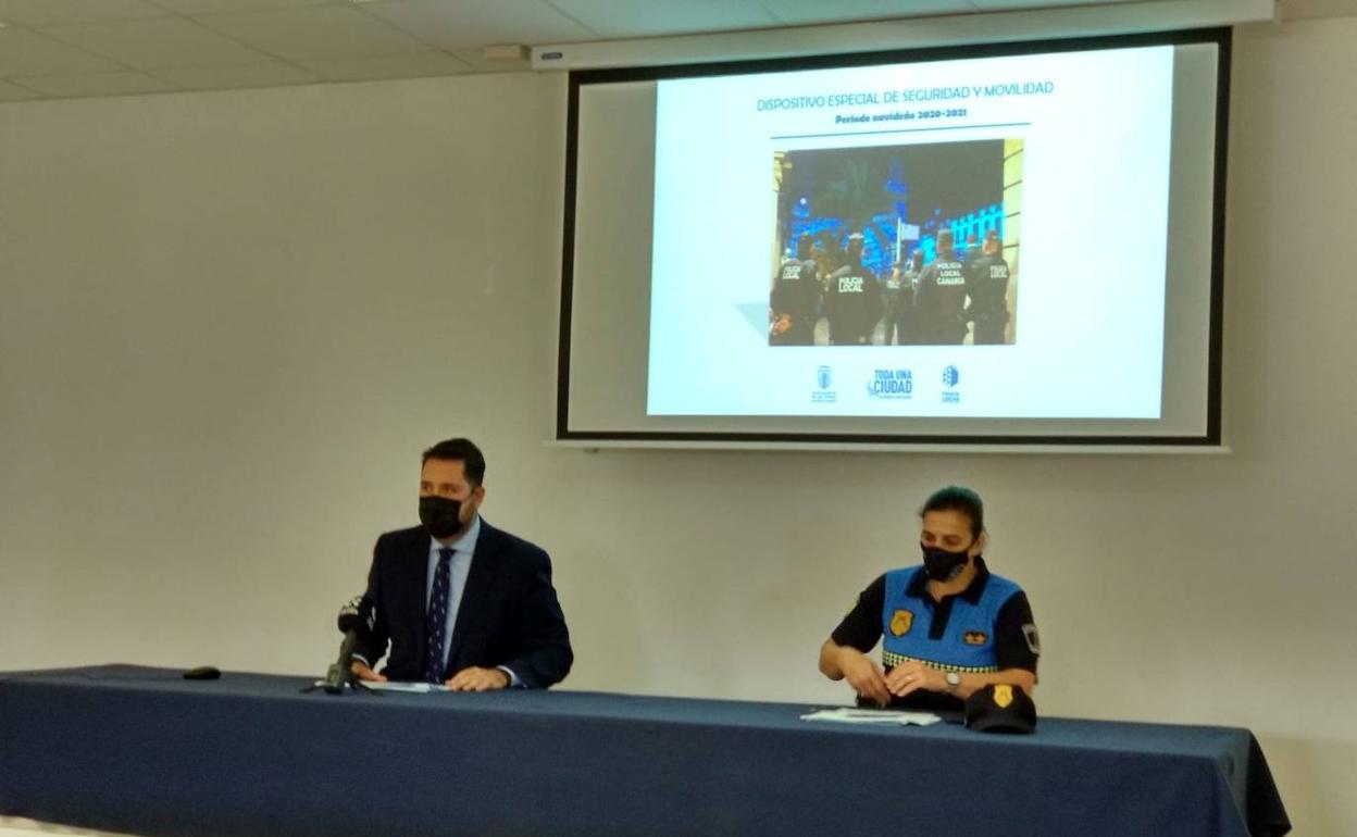 El concejal de seguridad Josué íñiguez y la jefa de la Policía Local, Delia Martín. 