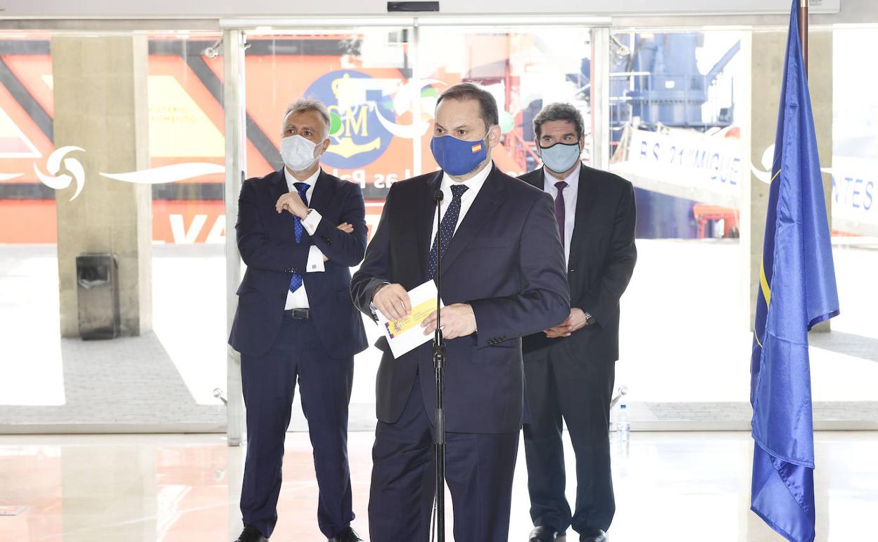 Torres, junto a los ministros Ávalos y Escrivá, ayer. 