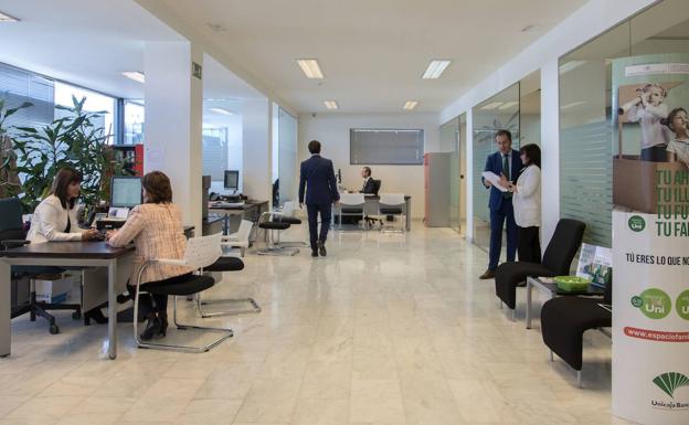 Las prejubilaciones de las entidades se topan con nuevos obstáculos
