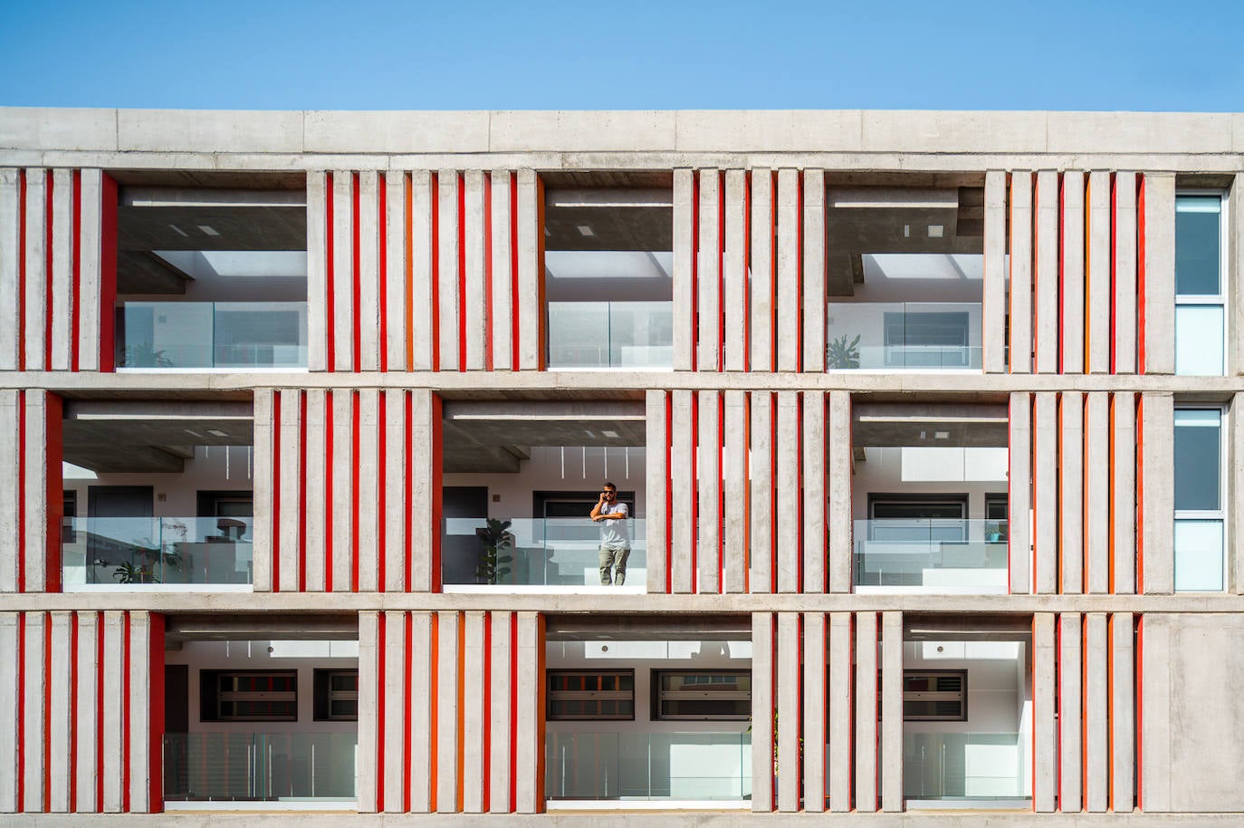 Fachada trasera de Lola Massieu, que permite la ventilacion natural.