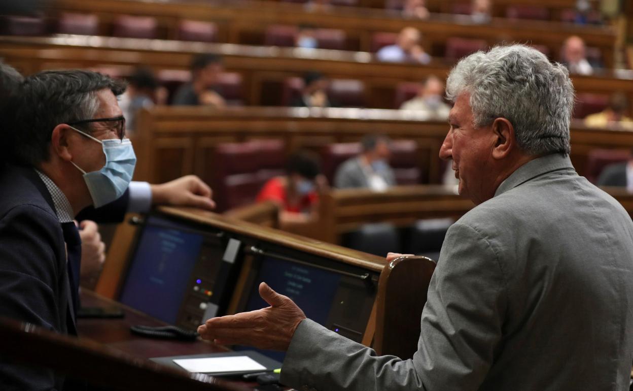 Patxi López y Pedro Quevedo durante un pleno del Congreso. 