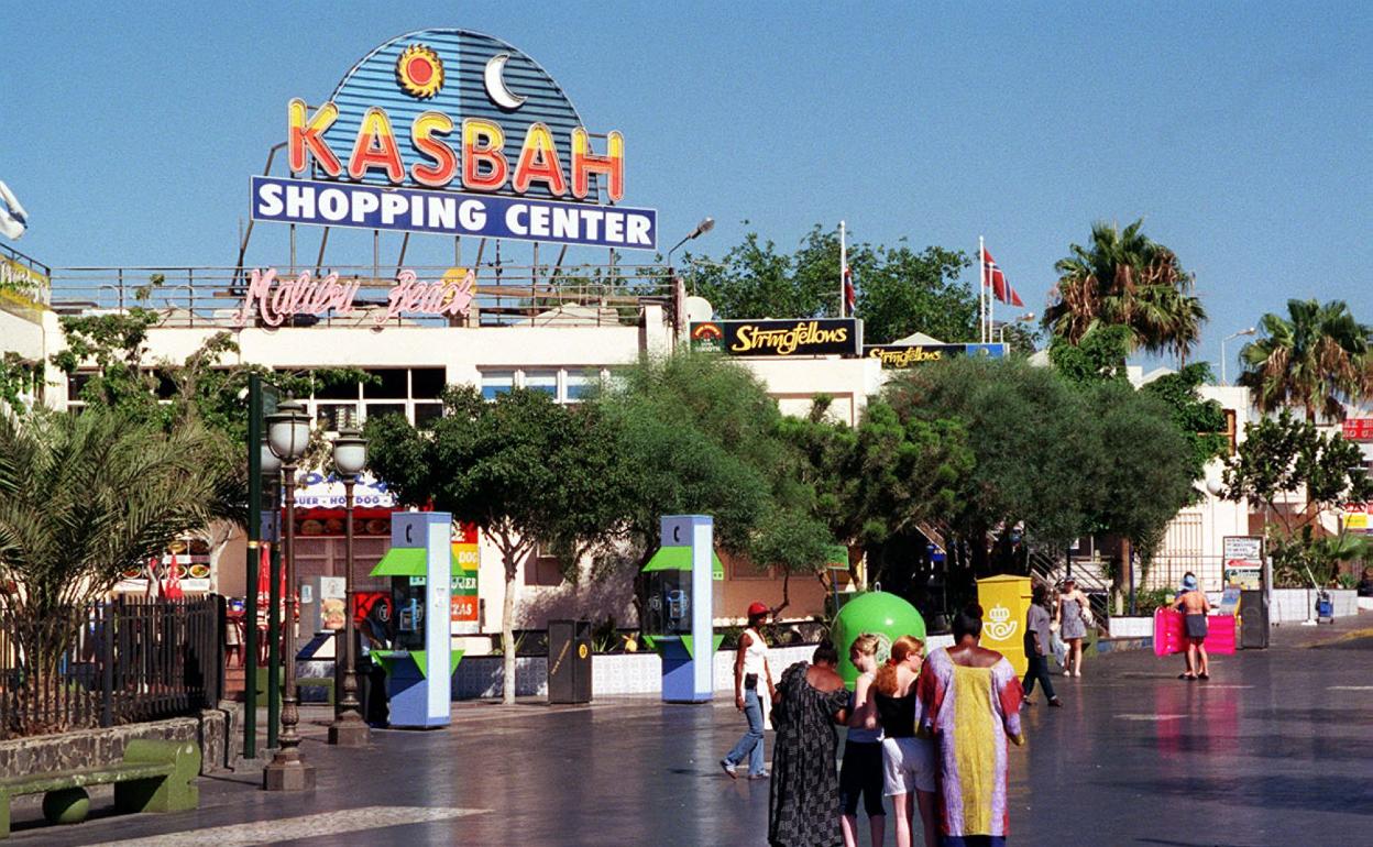 Foto de archivo de una de las fachadas del centro comercial Kasbah, en Playa del Inglés. 